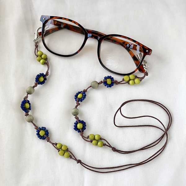 メガネチェーン  ビーズ ウッドボール  花がら 黄緑 ブルー  70cm