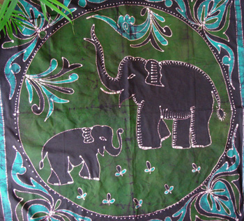 マルチカバー・大きな親子の象柄が可愛いバティック染め・【クスス雑貨】・通販