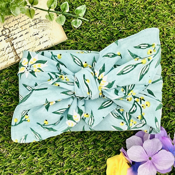 バンダナ インド綿100％ 木の実とポインセチア ブルー 約55cm×55cm　kb075