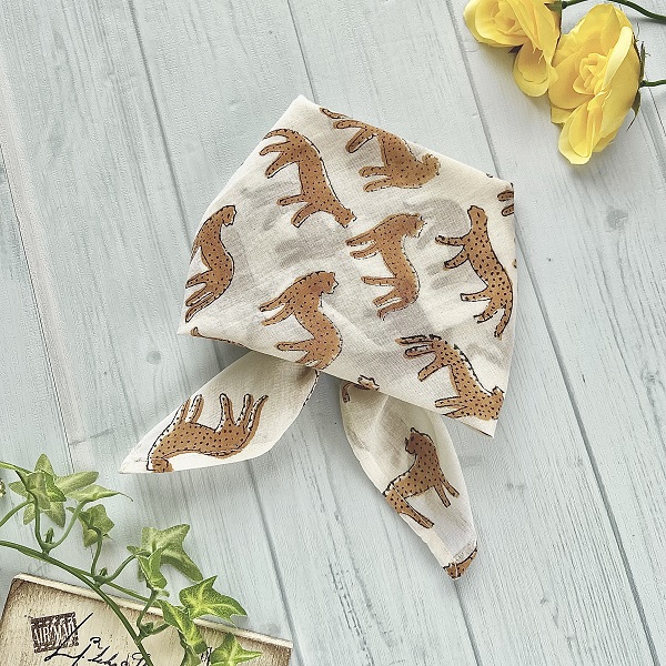 バンダナインド綿100％ レオパード 豹 ひょう アニマル  ホワイト 52cm×52cm　kb029