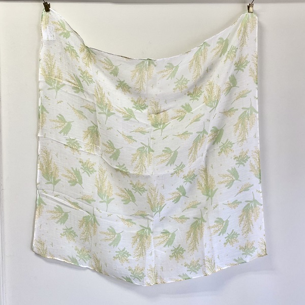 スカーフ 綿65％ 絹35％  ミモザ柄  ホワイト  60cm×60cm