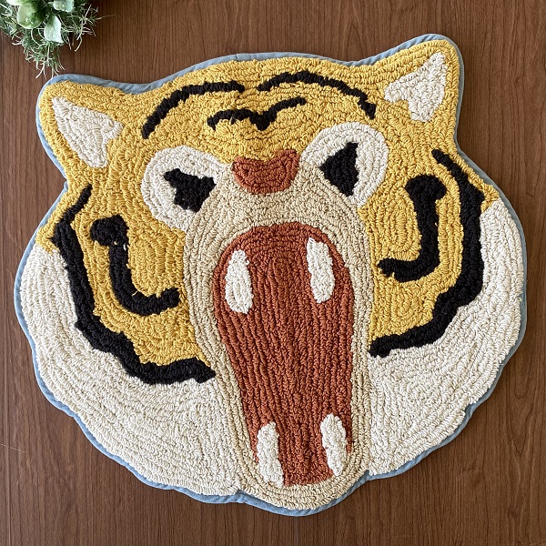 マット がおー威嚇してるけど怖くない可愛いトラ 玄関 お風呂場 リビング インド産 アニマル カントリー 北欧 POP 約46cm×52cm kmt001